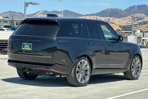 2025 Land Rover Range Rover P530 SE