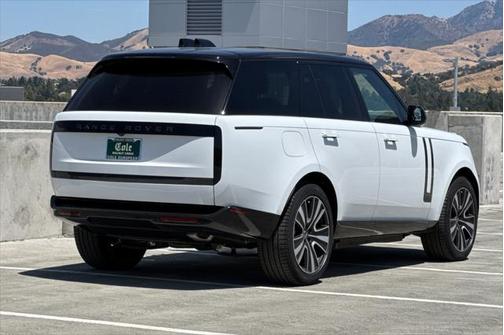 2025 Land Rover Range Rover P550e SE