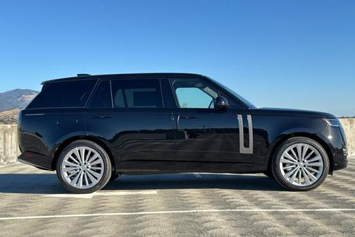 2025 Land Rover Range Rover P530 SE 7 Seat