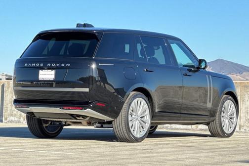 2025 Land Rover Range Rover P530 SE 7 Seat
