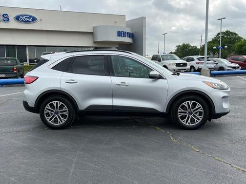 Photo 3 of 3 of 2020 Ford Escape SEL