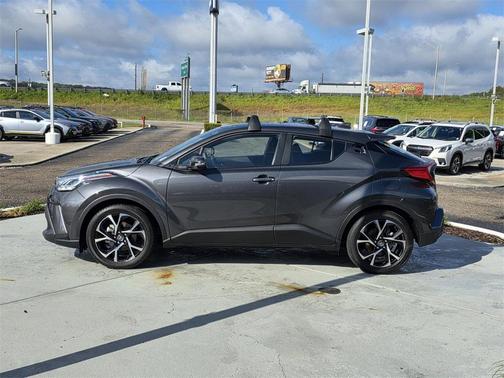2022 Toyota C-HR XLE