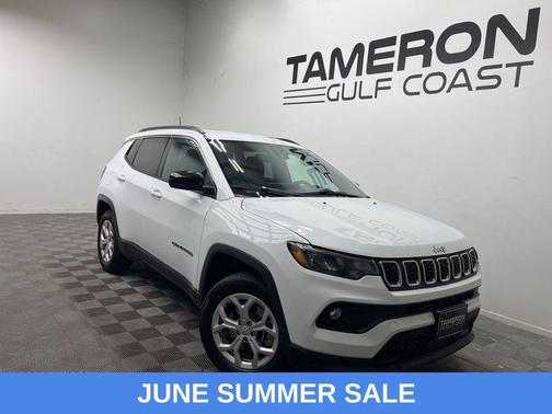 Bright White Clearcoat 2024 Jeep Compass Latitude