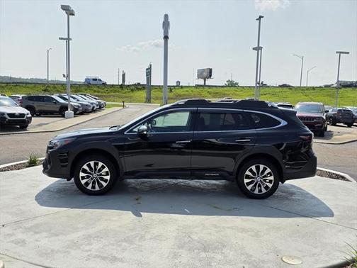 2025 Subaru Outback Touring XT