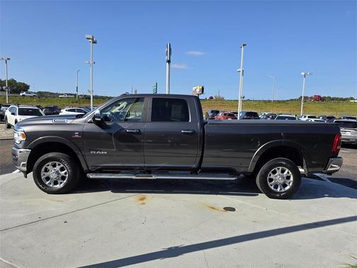 2020 RAM 2500 Laramie Crew Cab 4X4 8' Box