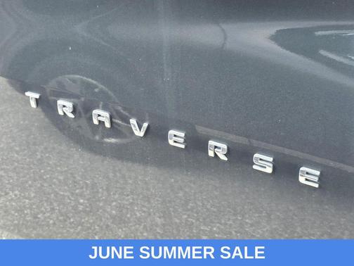 Graphite Metallic 2018 Chevrolet Traverse LT Cloth