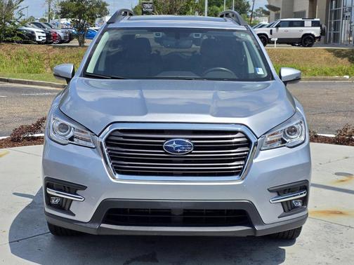 Ice Silver Metallic 2022 Subaru Ascent Limited 7-Passenger