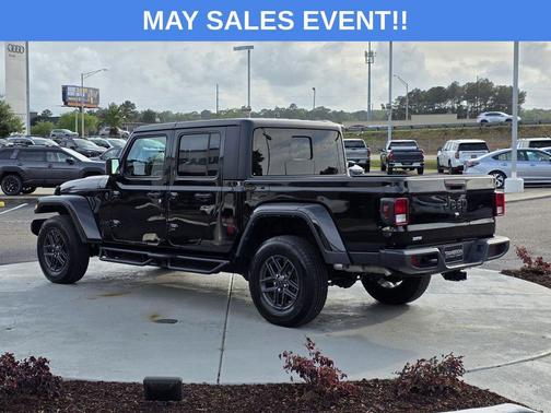 Black Clearcoat 2024 Jeep Gladiator Sport S