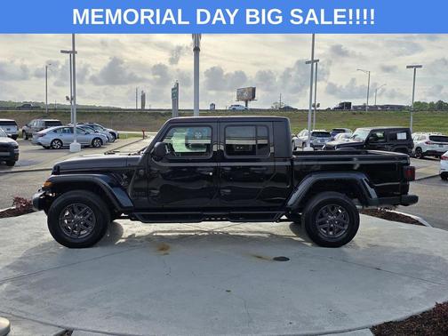 Black Clearcoat 2024 Jeep Gladiator Sport S