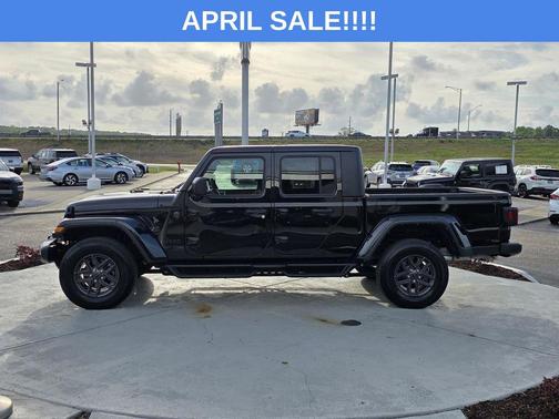 Black Clearcoat 2024 Jeep Gladiator Sport S