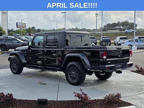 Black Clearcoat 2024 Jeep Gladiator Sport S