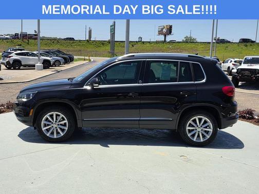 Deep Black Pearl 2017 Volkswagen Tiguan 2.0T Wolfsburg Edition