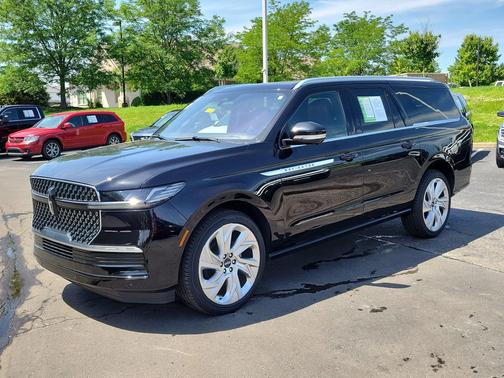 Infinite Black Metallic Clearcoat 2025 Lincoln Navigator Reserve