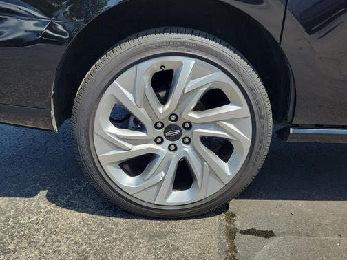 Infinite Black Metallic Clearcoat 2025 Lincoln Navigator Reserve