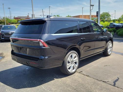 Infinite Black Metallic Clearcoat 2025 Lincoln Navigator Reserve