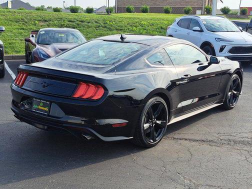 2022 Ford Mustang EcoBoost