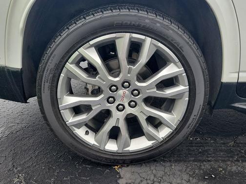 White Frost Tricoat 2025 GMC Acadia Denali