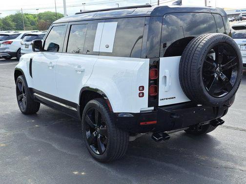 2024 Land Rover Defender 110 P400 X-Dynamic SE