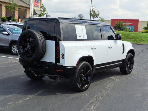 2024 Land Rover Defender 110 P400 X-Dynamic SE