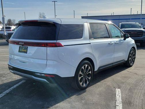 2024 Kia Carnival EX