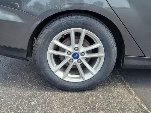Shadow Black 2016 Ford Focus SE