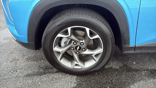 Marina Blue Metallic 2025 Chevrolet Trax LT