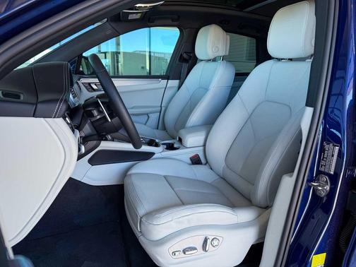 2025 Porsche Macan AWD