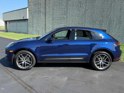 2025 Porsche Macan AWD