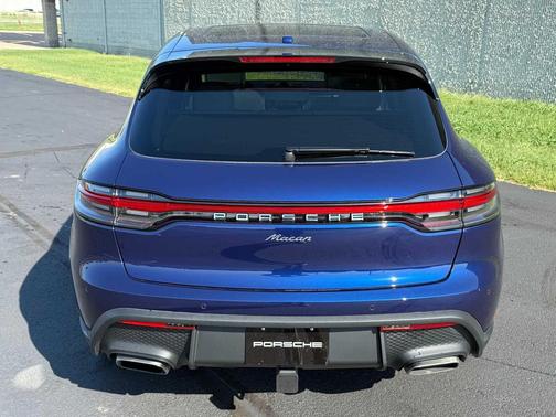 2025 Porsche Macan AWD