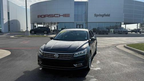 Deep Black Pearl Metallic 2018 Volkswagen Passat 2.0T SEL Premium