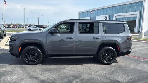 Baltic Gray Metallic Clearcoat 2023 Jeep Wagoneer Series II Carbide 4x4