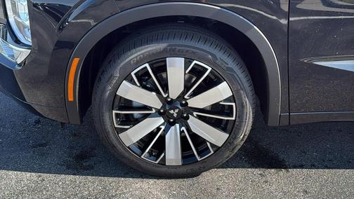 Labrador Black Pearl 2026 Mitsubishi Outlander SEL 2.5 S-AWC