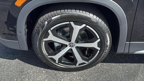 2025 Volkswagen Tiguan 2.0T SE