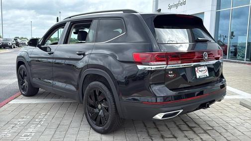 Deep Black Pearl 2026 Volkswagen Atlas 2.0T SE w/Technology 4MOTION