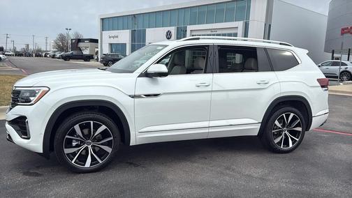 Opal White Pearl 2026 Volkswagen Atlas 2.0T SEL Premium R-Line 4MOTION