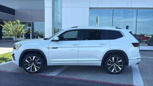 Opal White Pearl 2024 Volkswagen Atlas 2.0T SEL Premium R-Line 4MOTION