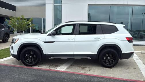 opal white pearl 2026 Volkswagen Atlas Peak Edition