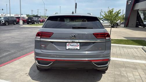 Pure Gray 2021 Volkswagen Atlas Cross Sport 2.0T SE w/Technology 4MOTION