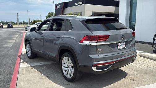 Pure Gray 2021 Volkswagen Atlas Cross Sport 2.0T SE w/Technology 4MOTION