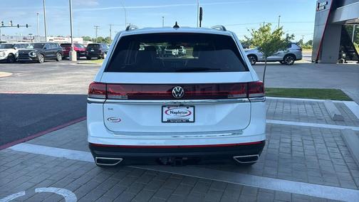 Pure White 2024 Volkswagen Atlas 2.0T SE w/Technology