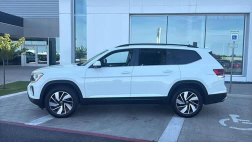 Pure White 2024 Volkswagen Atlas 2.0T SE w/Technology