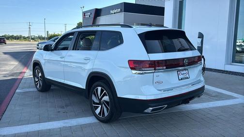 Pure White 2024 Volkswagen Atlas 2.0T SE w/Technology