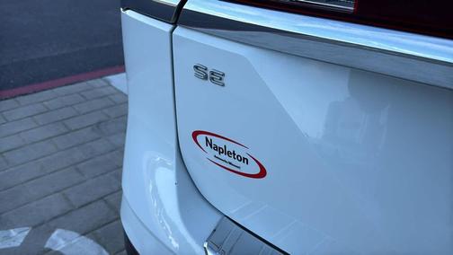 Pure White 2024 Volkswagen Atlas 2.0T SE w/Technology