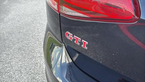 2017 Volkswagen Golf GTI 2.0T SE 4-Door