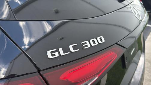 BLACK 2024 Mercedes-Benz GLC 300 4MATIC