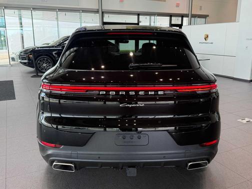 CHROMITE BLACK 2026 Porsche Cayenne Cayenne