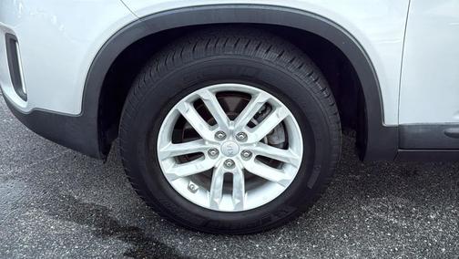 Bright Silver 2014 Kia Sorento LX