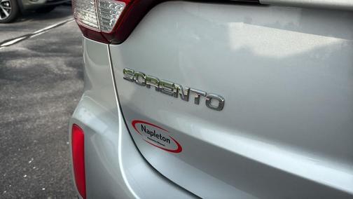 Bright Silver 2014 Kia Sorento LX