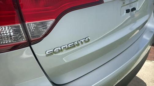 Bright Silver 2014 Kia Sorento LX