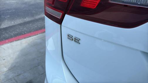 Pure White 2022 Volkswagen Tiguan 2.0T SE 4MOTION